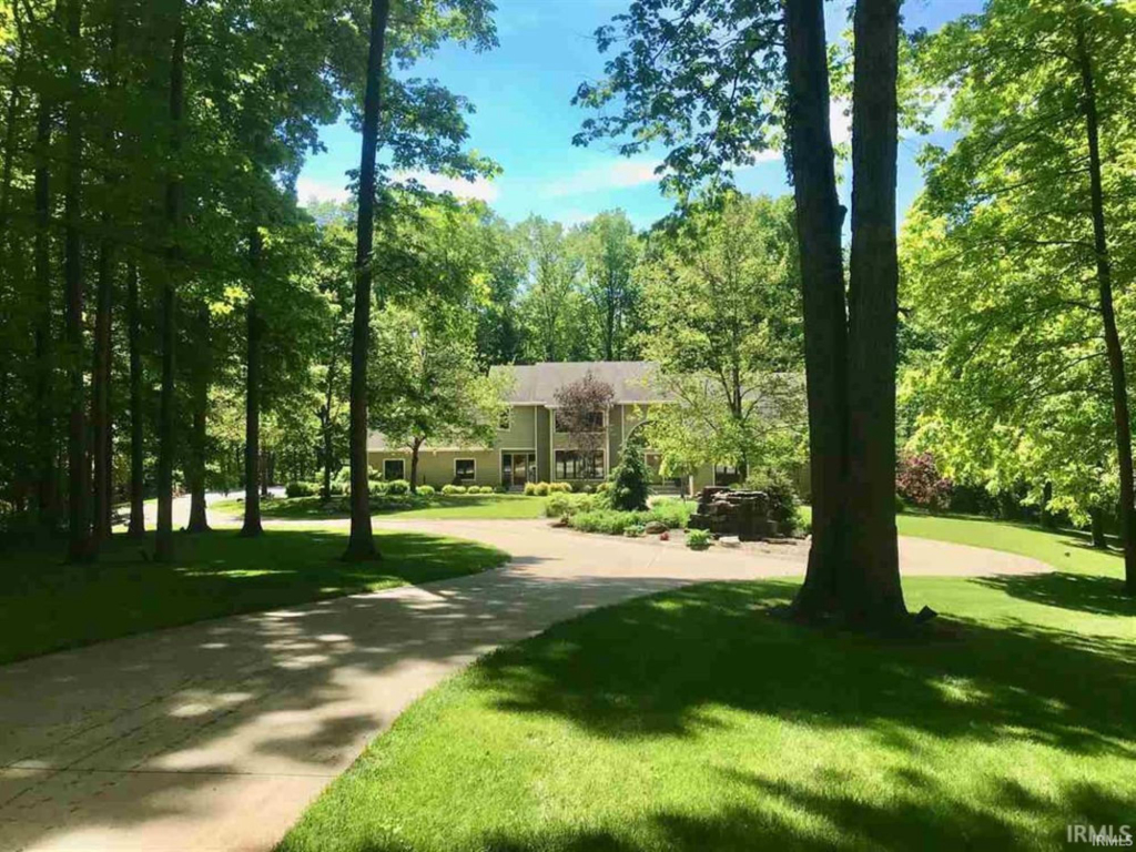 7620 E Manitou92 Trail Roanoke IN 46783 (House For Sale) | MLS 202621008