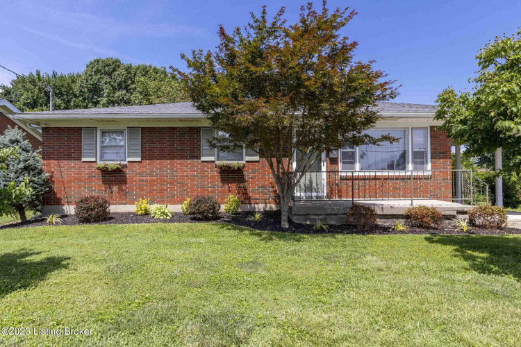 8800  Seaforth Dr Louisville, KY 40258 | MLS 1640590