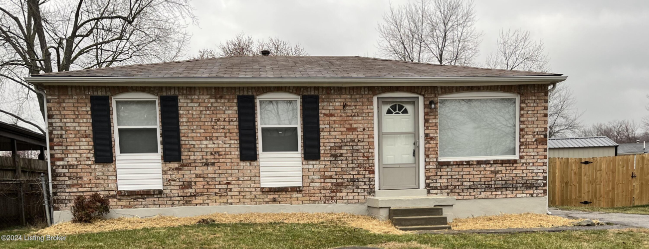 9813  Scarborough Ave Louisville, KY 40272 | MLS 1654959