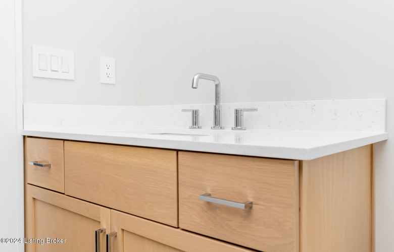 Listing Image 123