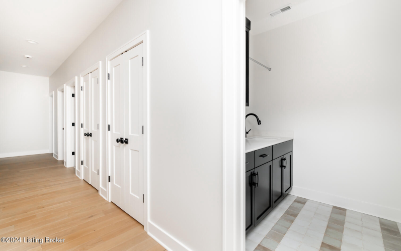 Listing Image 131