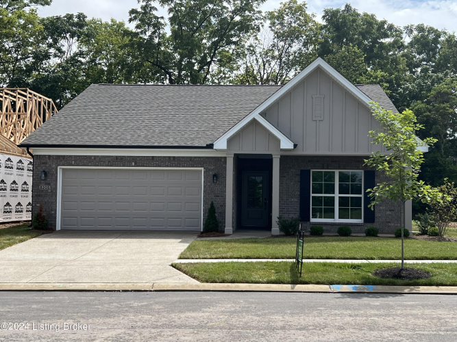 8205  Cedar Crest Ln Louisville, KY 40291 | MLS 1659315