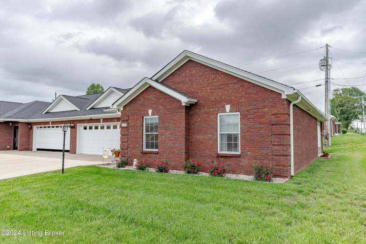 988  Lawrence St Brandenburg, KY 40108 | MLS 1660120