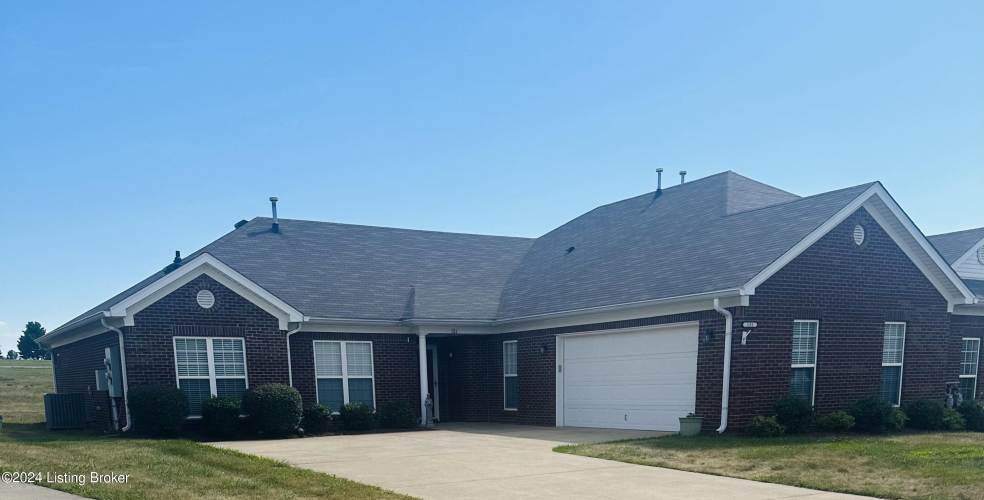 151  Clubhouse Dr Shelbyville, KY 40065 | MLS 1665390