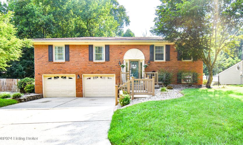 4618  Vinita Way Louisville, KY 40272 | MLS 1666896