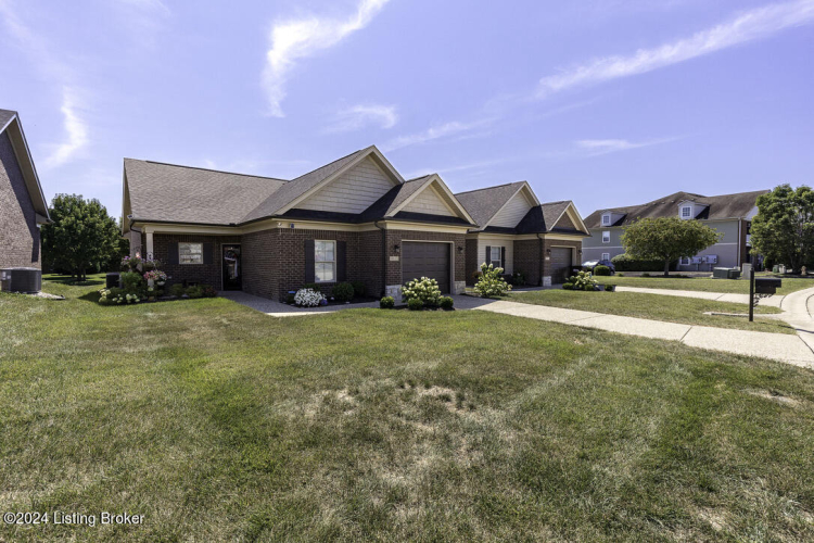 9513  Clubview Dr Louisville, KY 40291 | MLS 1668495