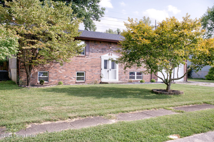 2906  Slone Dr Jeffersonville, IN 47130 | MLS 1668652