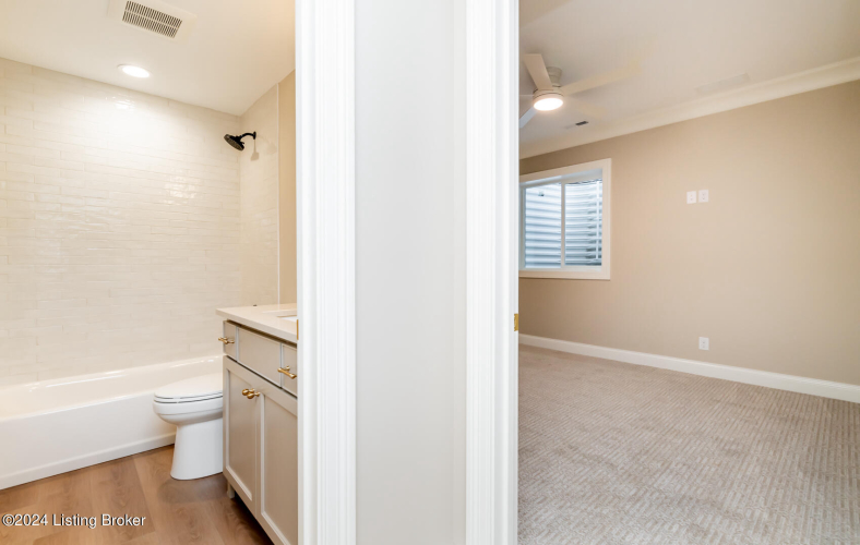 Listing Image 100