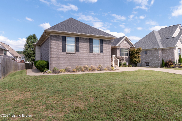 308  Mallard Lake Blvd Shepherdsville, KY 40165 | MLS 1670963