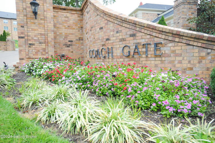 5701  Coach Gate Wynde  Louisville, KY 40207 | MLS 1671146