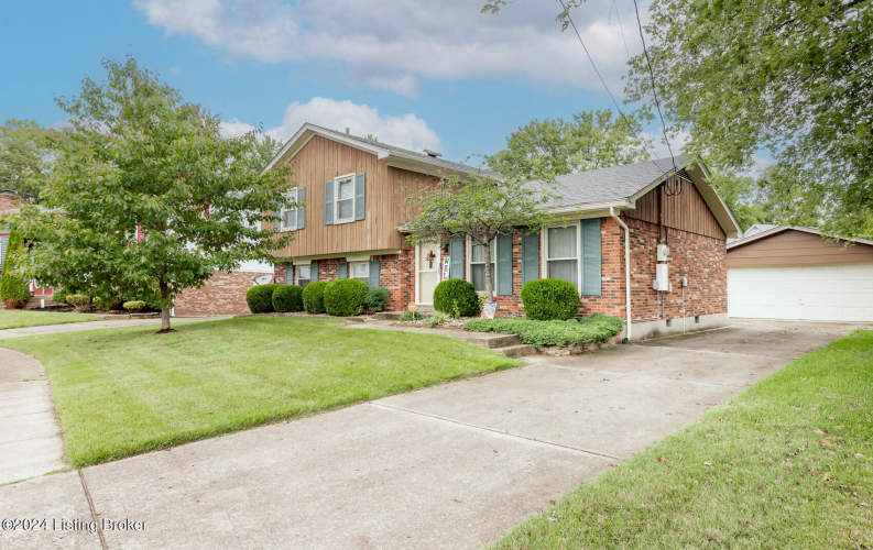 6903  Birnamwood Dr Louisville, KY 40258 | MLS 1672065