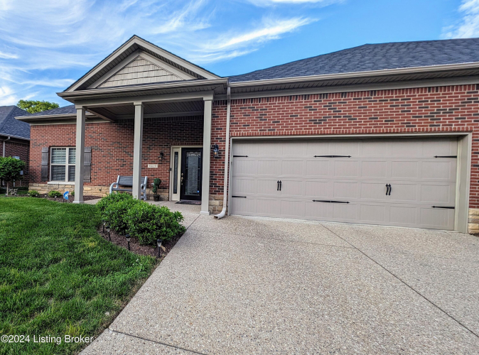 6419  Clover Trace Cir Louisville, KY 40216 | MLS 1672147