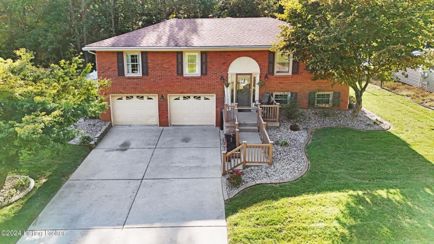 4618  Vinita Way Louisville, KY 40272 | MLS 1672462