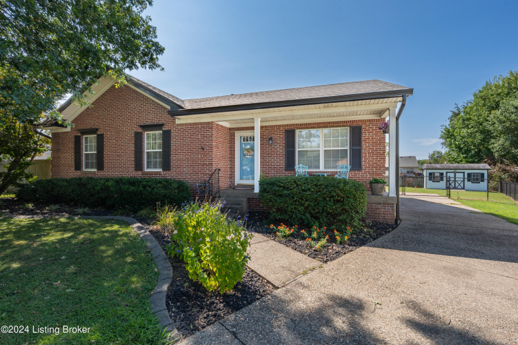 9704  Springwater Ct Louisville, KY 40229 | MLS 1672819