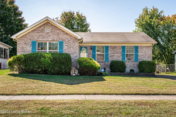 10413  Pebblestone Cir Louisville, KY 40229 | MLS 1672981