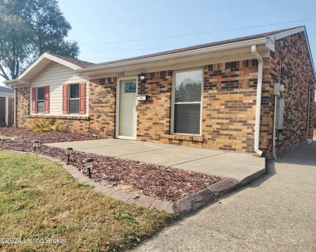 5230  Mount Holyoke Dr Louisville, KY 40216 | MLS 1674094