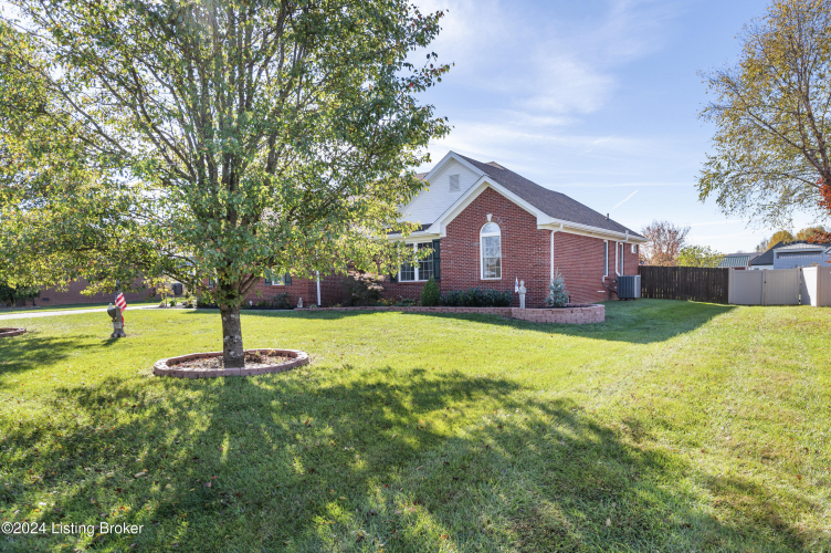 1013  Pembrooke Dr Bardstown, KY 40004 | MLS 1674218