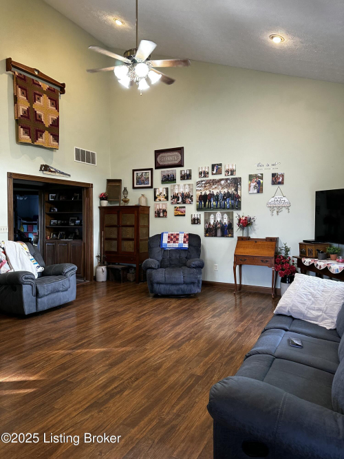 Listing Image 38