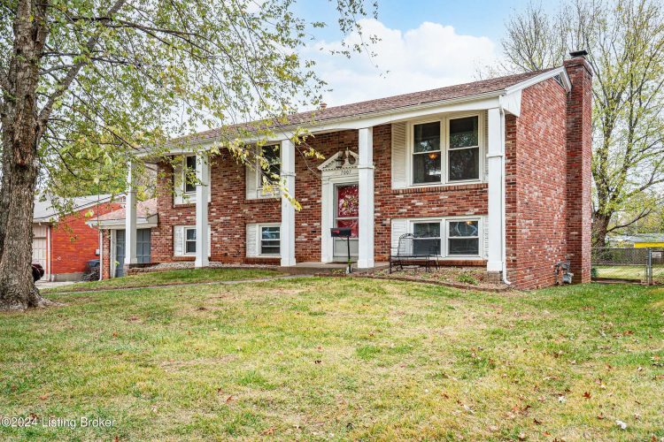 7007  Green Manor Dr Louisville, KY 40228 | MLS 1674927