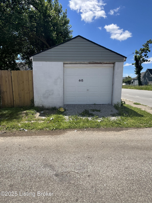 Listing Image 11