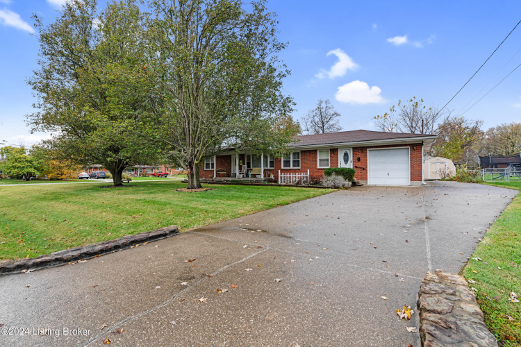 9312  Hacienda Dr Louisville, KY 40272 | MLS 1675438