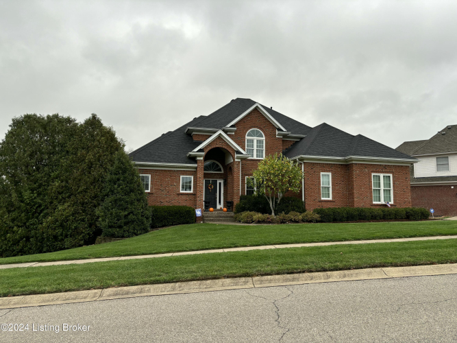 1200  Lake Bluff Cir Louisville, KY 40245 | MLS 1675550