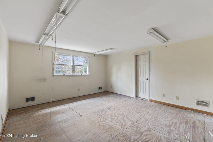 Listing Image 27