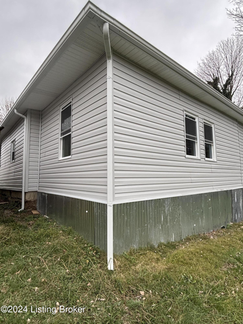 Listing Image 17