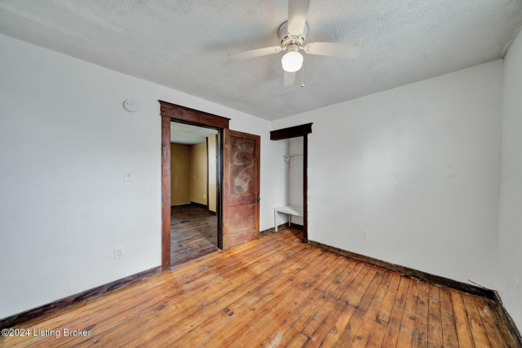 Listing Image 16