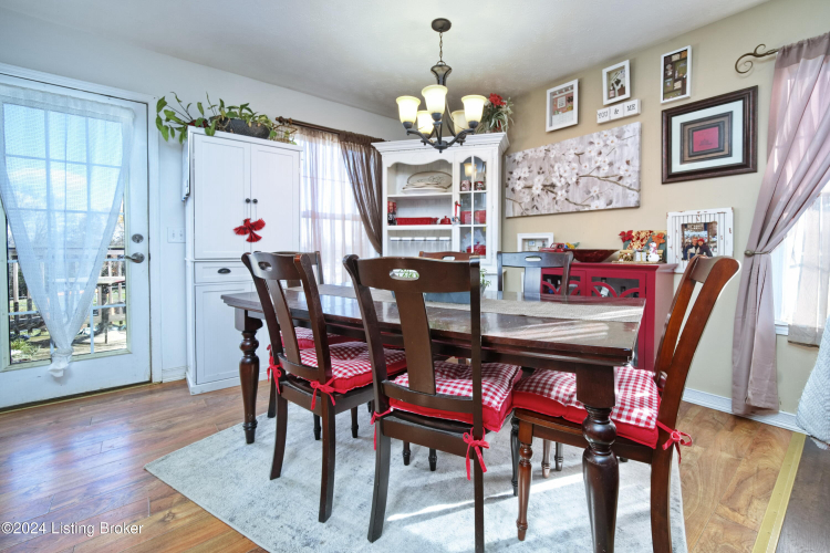 Listing Image 5