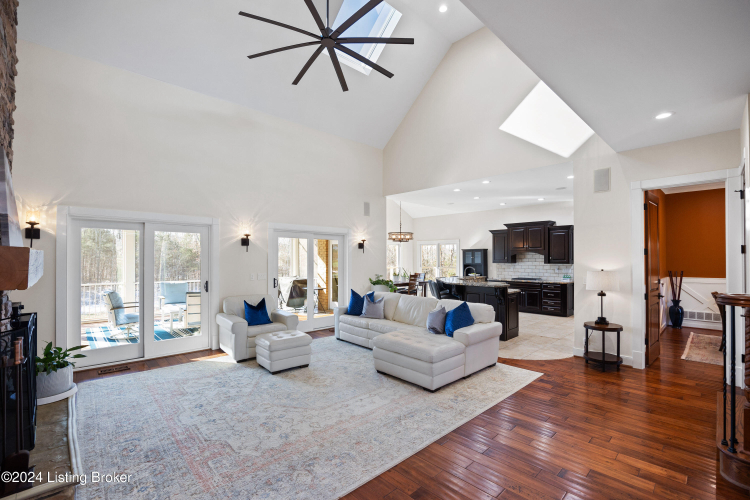 Listing Image 8