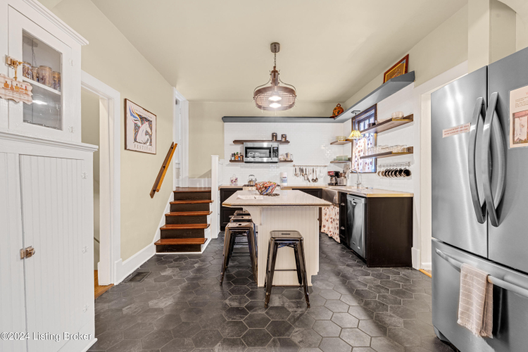 Listing Image 17