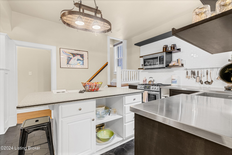 Listing Image 19