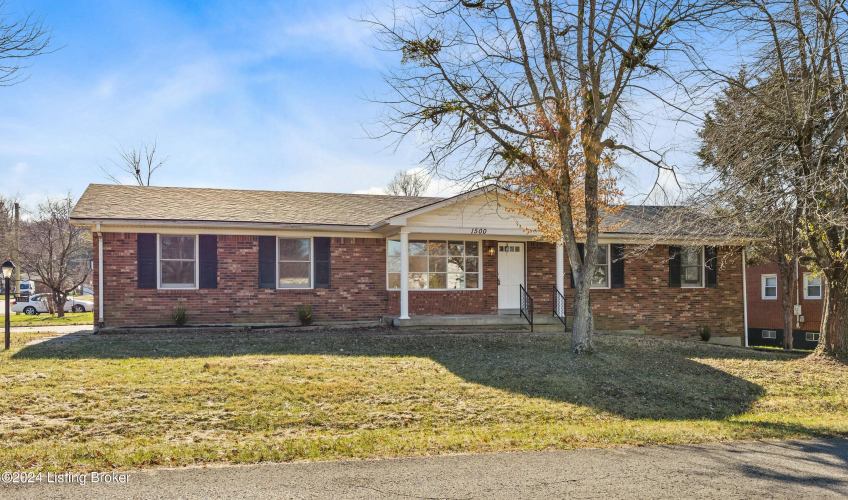 1500  Beacon Hill Dr Louisville, KY 40216 | MLS 1676307