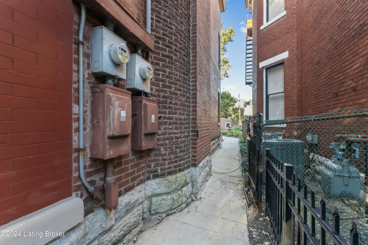 Listing Image 64