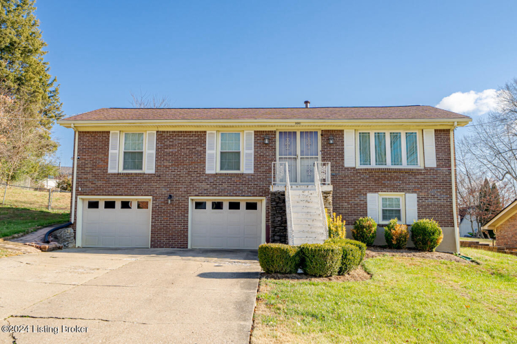 9001  Shevie Dr Louisville, KY 40272 | MLS 1676498