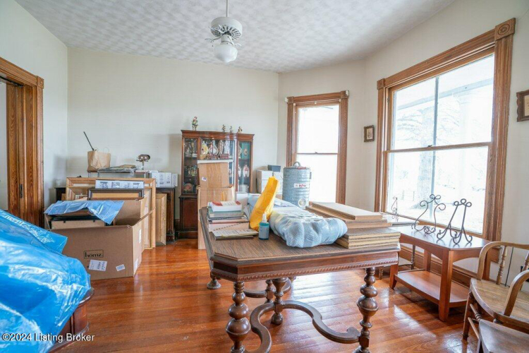 Listing Image 17