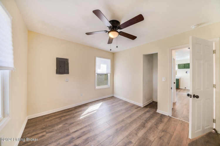 Listing Image 15