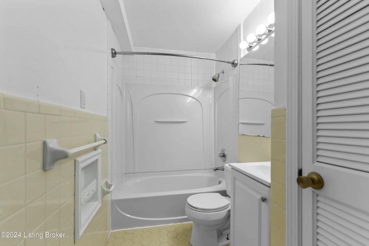 Listing Image 100