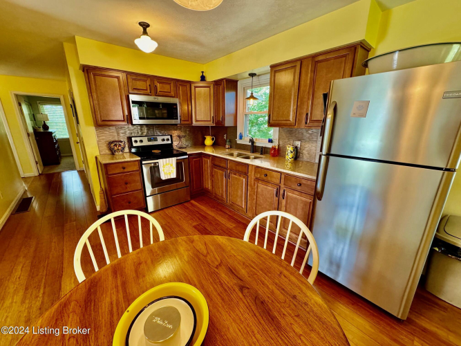 Listing Image 7