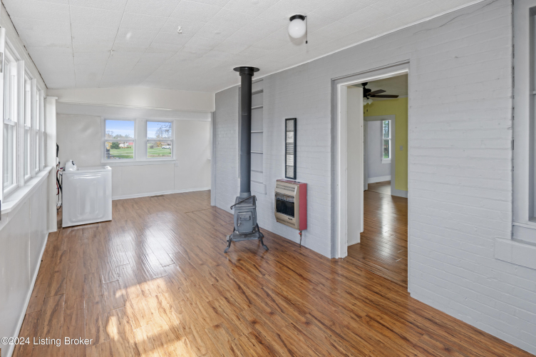 Listing Image 21