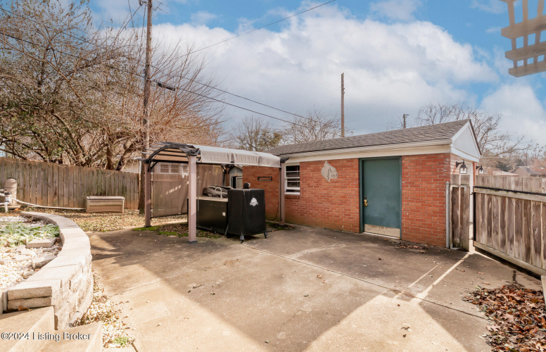 Listing Image 5