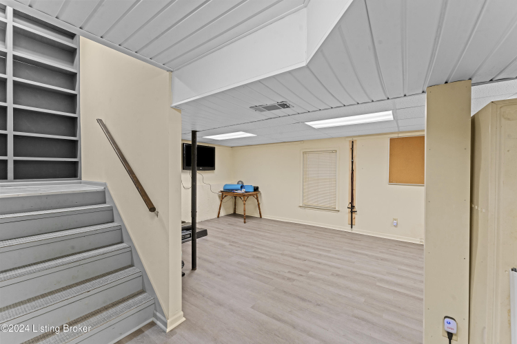 Listing Image 28