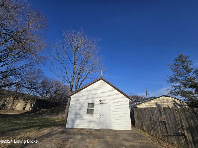 Listing Image 11