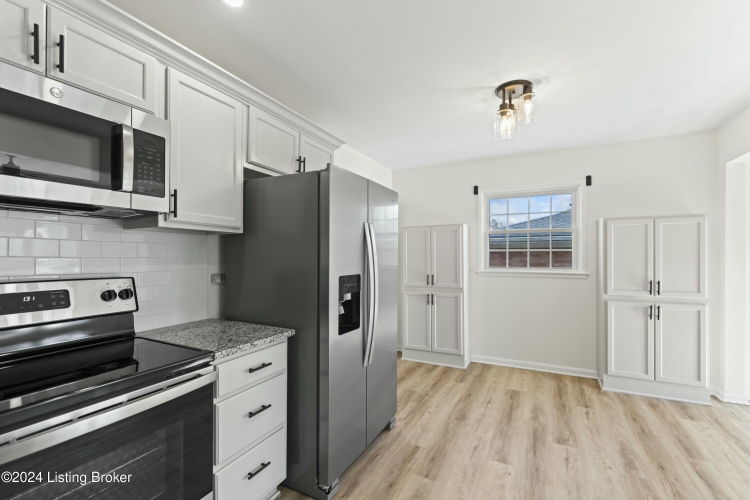 Listing Image 8