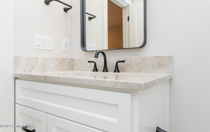 Listing Image 102