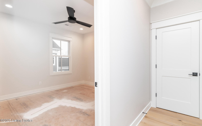 Listing Image 104