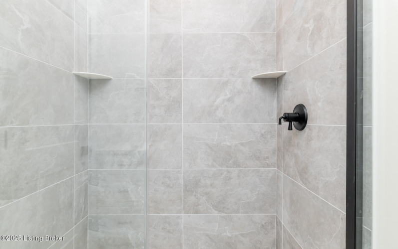Listing Image 113