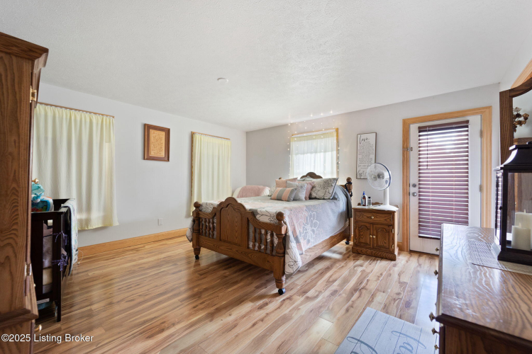 Listing Image 59