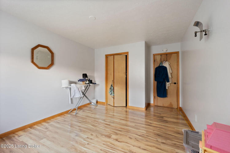 Listing Image 73